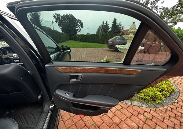 Mercedes-Benz Klasa E cena 99937 przebieg: 162000, rok produkcji 2014 z Szczecin małe 37